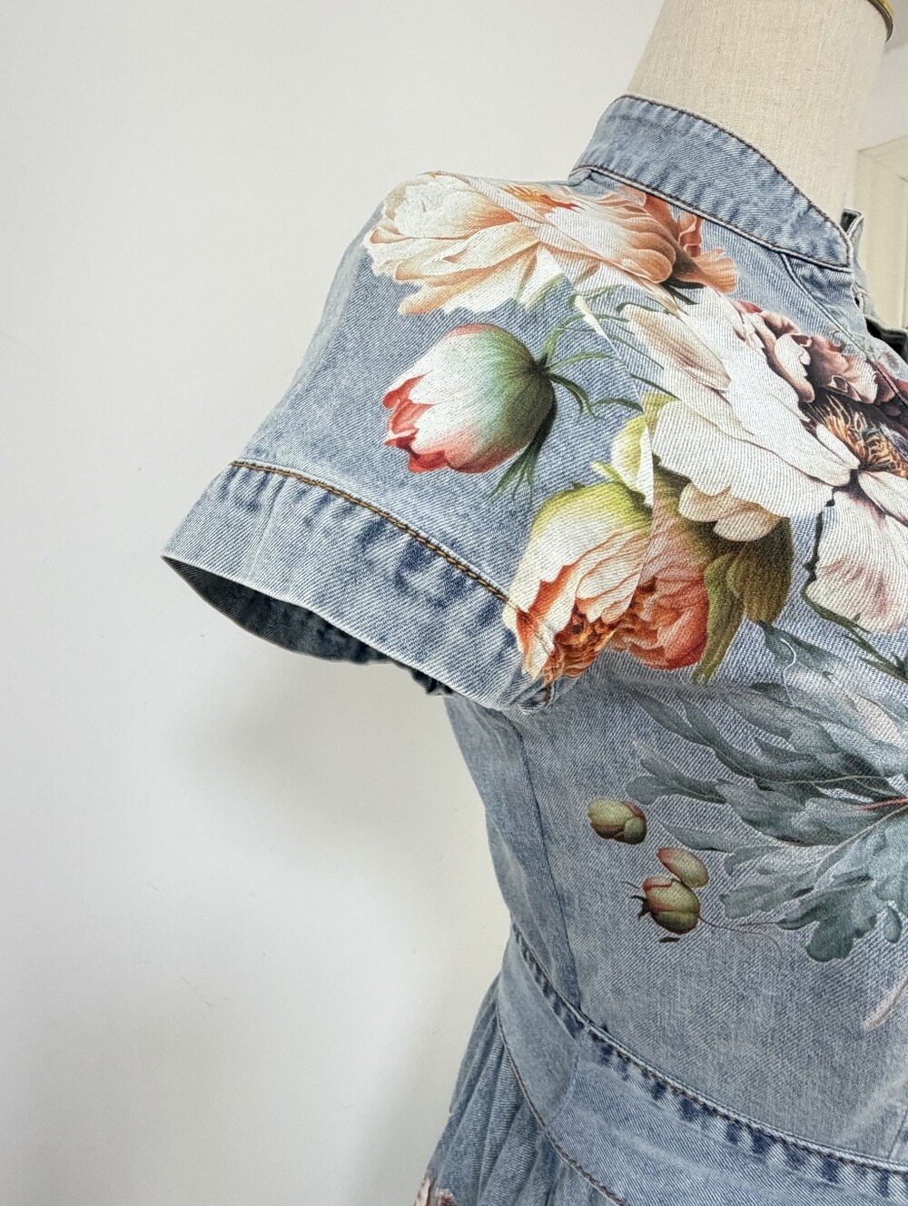 Alice + Olivia LUCY MINI DENIM SHIRT DRESS - Picture 13 of 16
